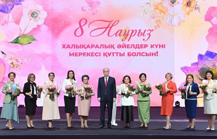 Президент поздравил всех женщин с праздником 8 Марта