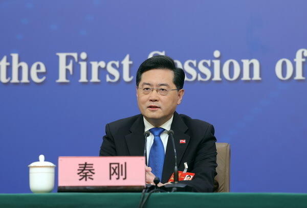 Министр иностранных дел Цинь Ган ответил на вопросы китайских и иностранных СМИ