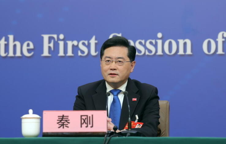 Министр иностранных дел Цинь Ган ответил на вопросы китайских и иностранных СМИ