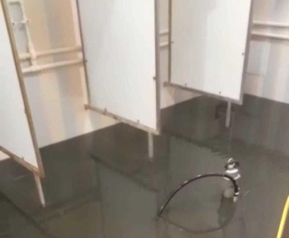 140 студентов эвакуировали из общежития в Уральске 