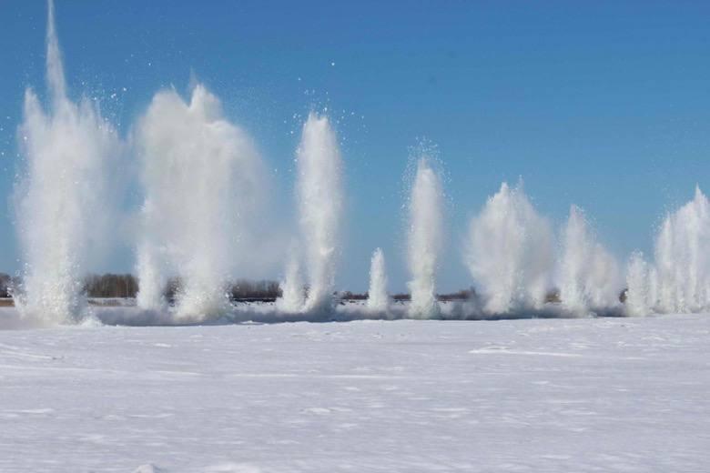 ШҚО-дағы өзендерде мұзды жару жұмыстары жүргізілуде