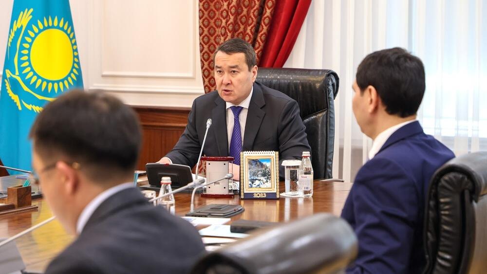 Kazakh PM instructs to remove barriers to ease truck passage at border with China