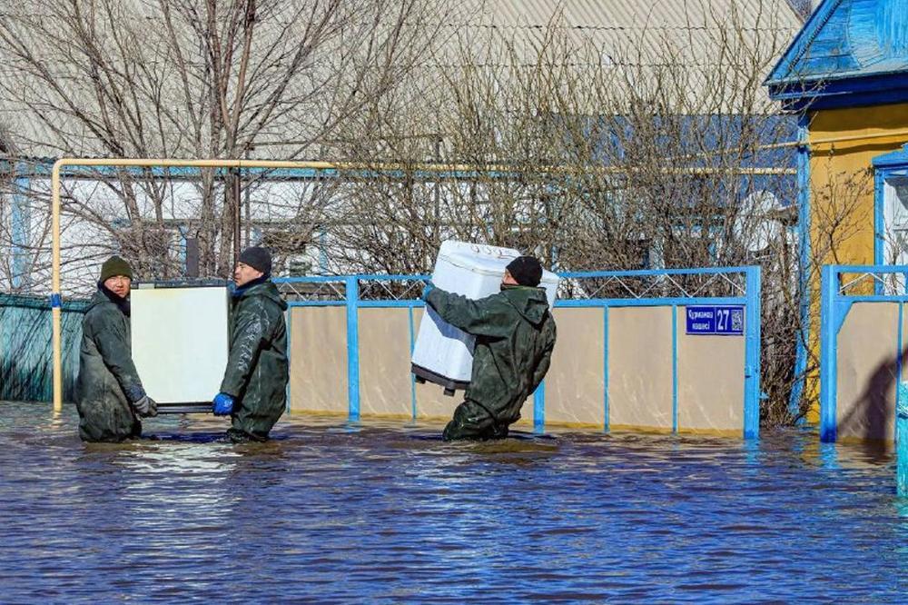 В поселке Кобда Актюбинской области в результате паводка сильно повреждены около 25 домов