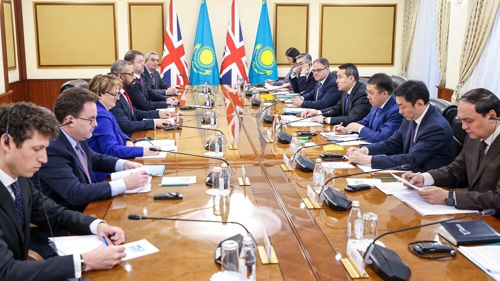 Казахстан и Великобритания подписали меморандумы о развитии экологически чистого водорода и минерального сырья. Фото: primeminister.kz