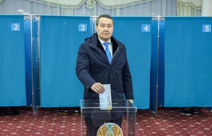 ҚР Премьер-Министрі Мәжіліс пен мәслихаттар депутаттарының сайлауында дауыс берді