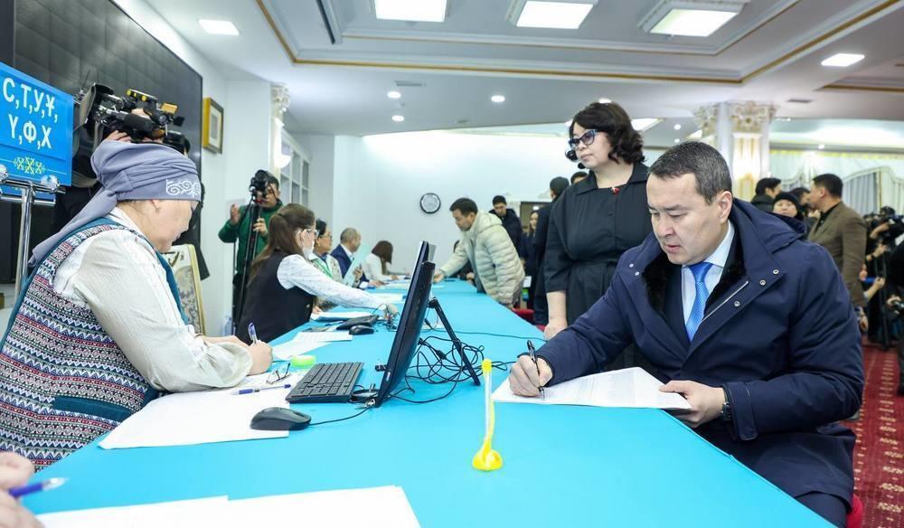 Elections 2023: PM Alikhan Smailov casts his vote