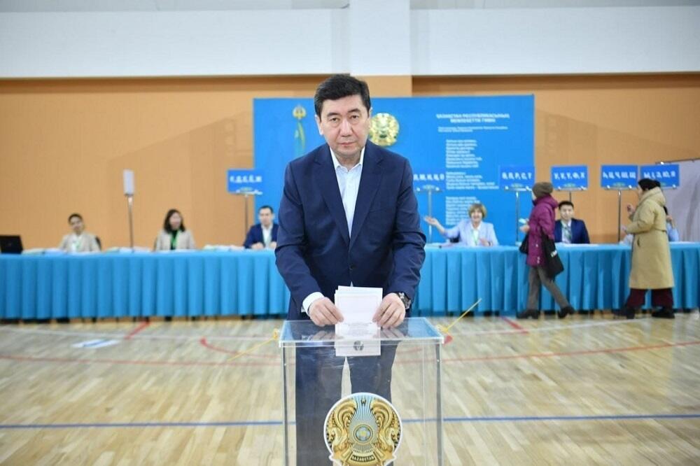 Ерлан Кошанов проголосовал на выборах депутатов мажилиса и маслихатов