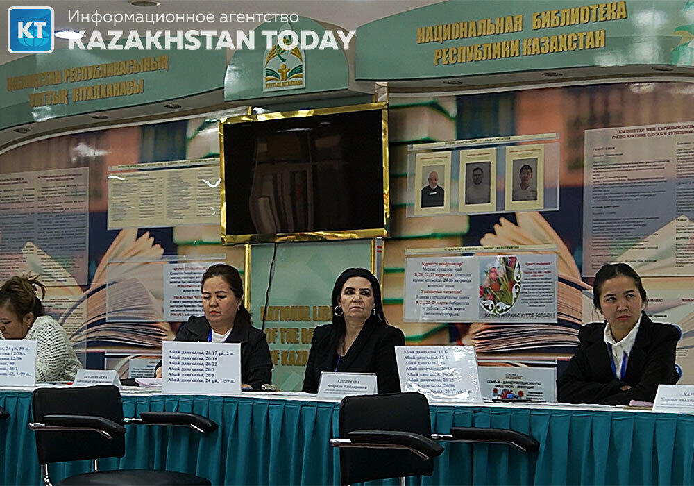 Как проходит голосование на избирательных участках в Алматы