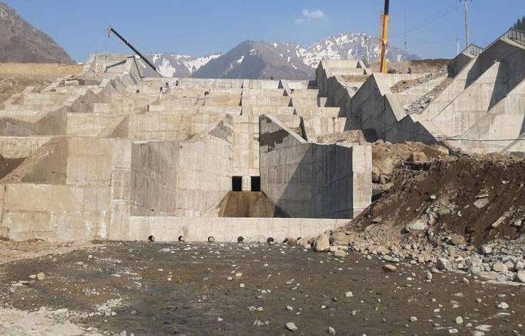 Глава МЧС ознакомился со строительством селезадерживающей плотины в предгорьях Алматы