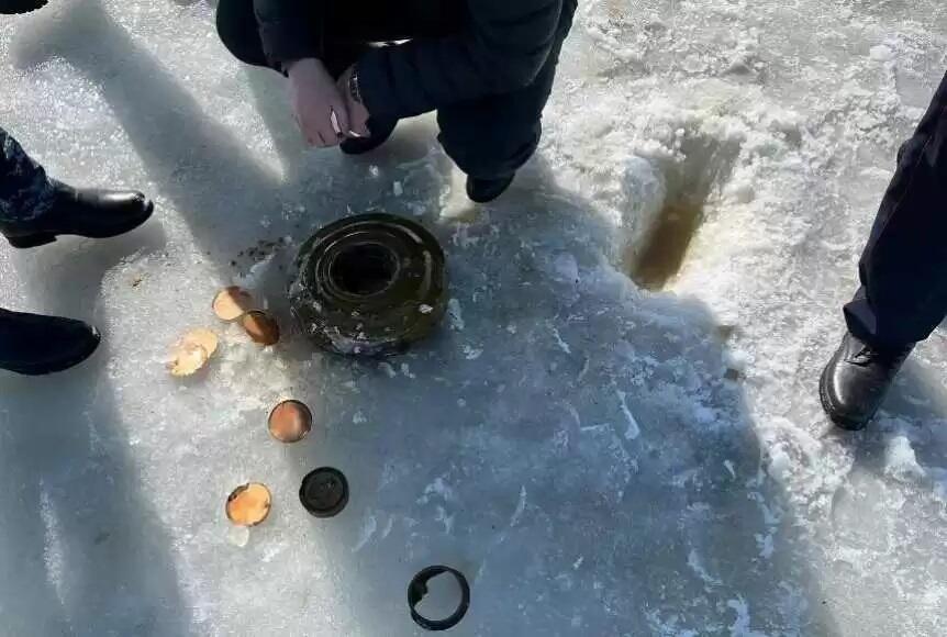 Рыбаки обнаружили мину на озере в Кокшетау