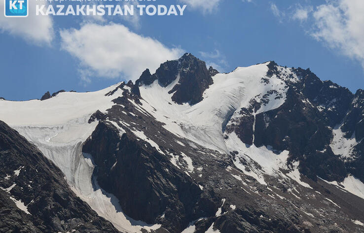 В горах близ Алматы сохраняется высокий уровень лавинной опасности