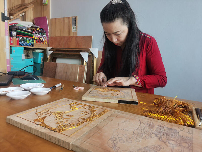 Современный мастер из Синьцзяна: Ли Хуа и техника "золотой нити"