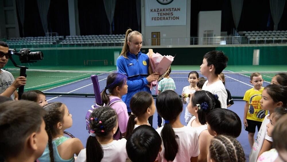 Рыбакина оказала финансовую поддержку юным теннисисткам Казахстана 