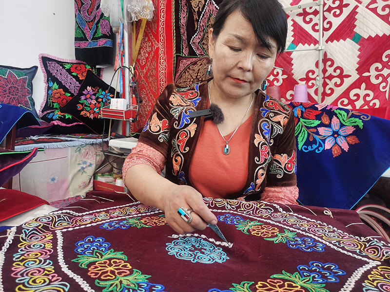 Традиции вышивания казахского народа в уезде Урумчи
