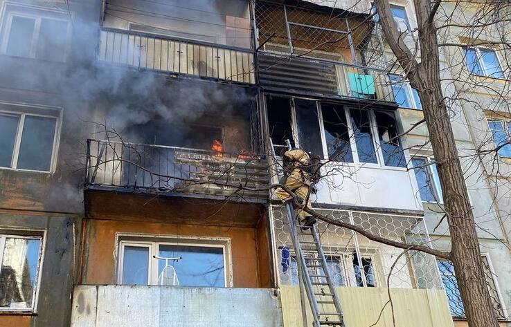 В Усть-Каменогорске пожарные спасли пожилую женщину 