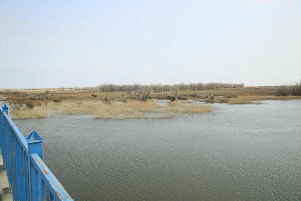 Пострадавшие в результате паводков в поселке Каратал Актюбинской области семьи получили материальную помощь