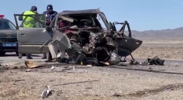 Пять человек погибли в результате лобового столкновения автомобилей на трассе в Алматинской области