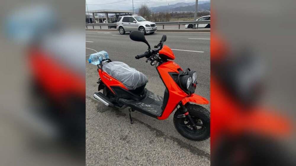 В Алматы мопедист сбил полицейского и попытался скрыться с места происшествия 