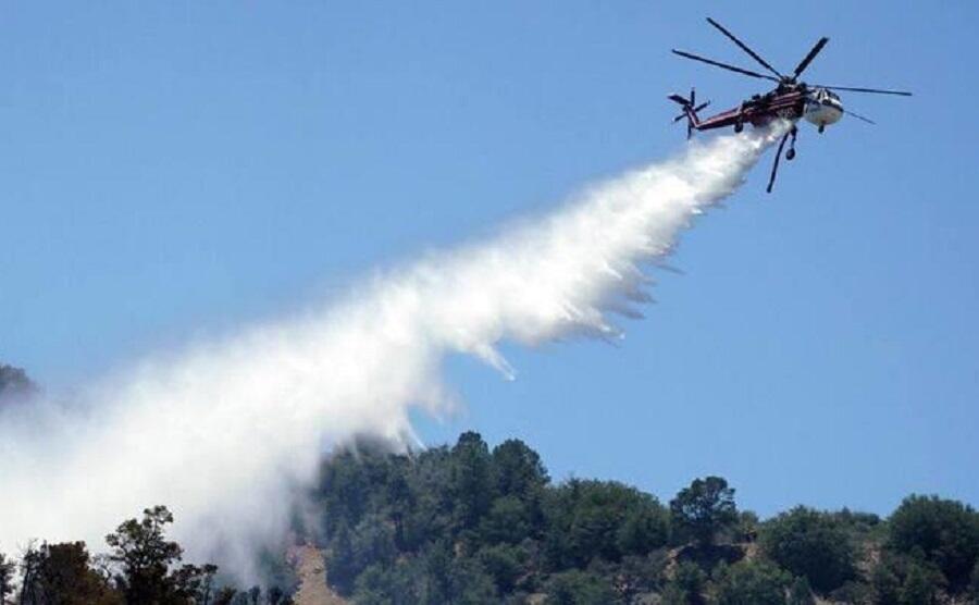 Вертолет привлекли для тушения возгорания камыша в Атырауской области