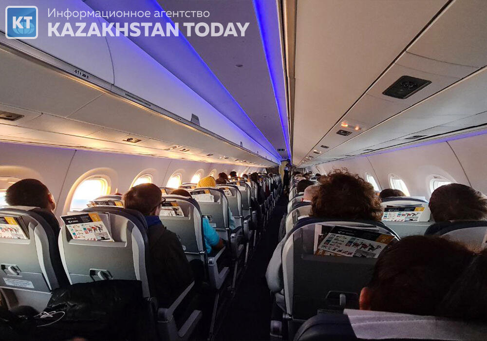 Летевший в Шымкент самолет FlyArystan совершил вынужденную посадку в Алматы