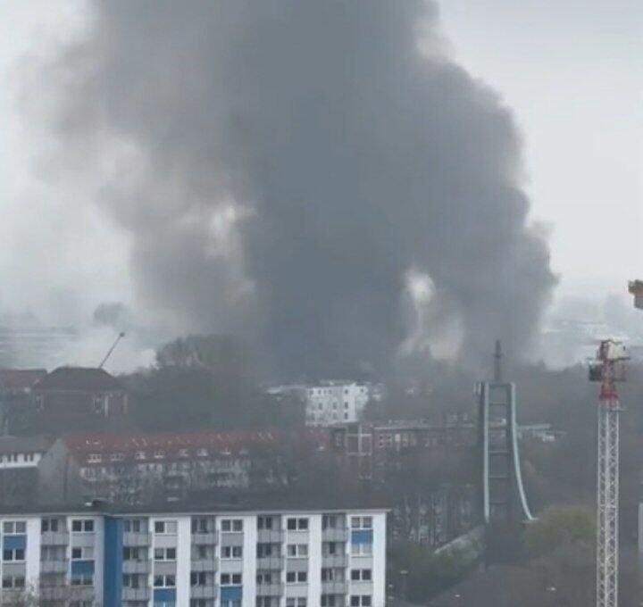 В Гамбурге после крупного пожара образовалось ядовитое облако дыма 