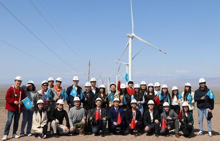 Молодые китайские дипломаты и казахстанские студенты посетили знаковый объект совместного проекта "Один пояс и один путь"