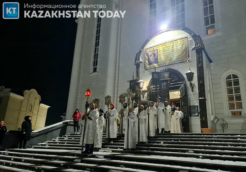 Астанадағы Қасиетті Успен соборындағы Пасхалық ғибадат ету қызметі