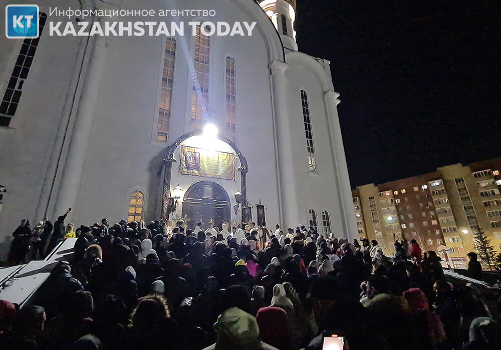 Астанадағы Қасиетті Успен соборындағы Пасхалық ғибадат ету қызметі