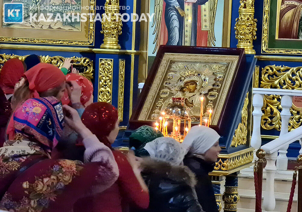 Easter service at Holy Dormition Cathedral in Astana