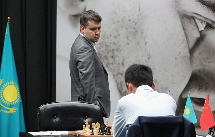 Ян Непомнящий одержал победу в пятой партии матча по шахматам  
