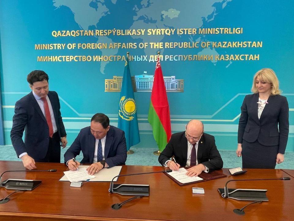 В Астане состоялись казахстанско-белорусские политические консультации