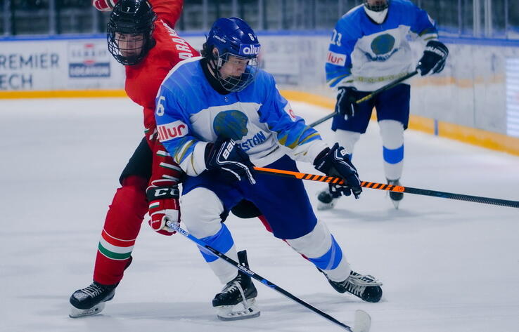 Сборная Казахстана по хоккею одержала победу в первом матче юношеского чемпионата мира