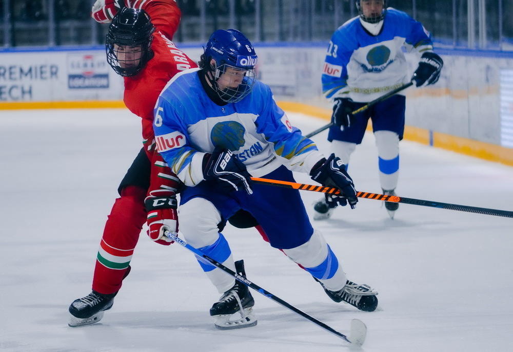 Хоккейден Қазақстан құрамасы жасөспірімдер арасындағы әлем чемпионатының бірінші матчында жеңіске жетті