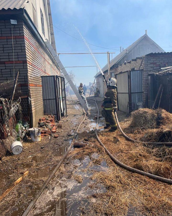 В Костанайской области потушили крупный пожар