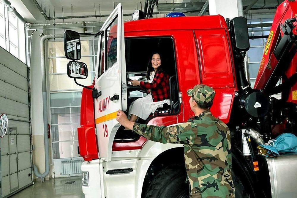 Әсерлі кездесу: Үш өңірде құтқарушылар жарты жыл өткен соң құтқарылғандармен кездесті