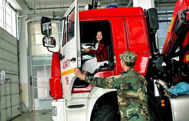 Әсерлі кездесу: Үш өңірде құтқарушылар жарты жыл өткен соң құтқарылғандармен кездесті