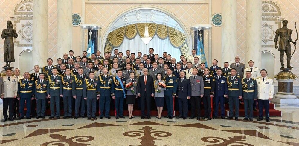 Президент присвоил новые звания и классные чины ряду силовиков 
