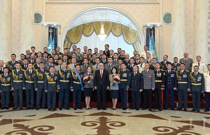 Президент присвоил новые звания и классные чины ряду силовиков 