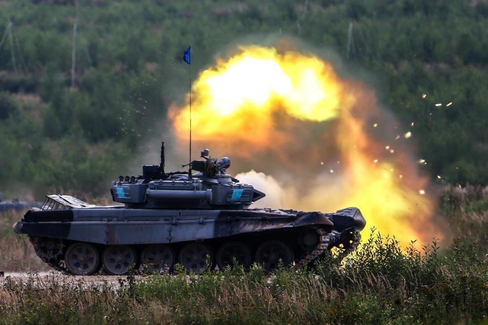 Следует нарастить долю современного вооружения и техники - Токаев 