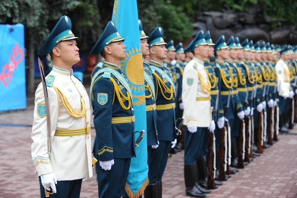 Министр обороны поздравил военнослужащих с Днем защитника Отечества