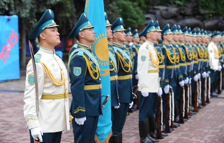 Министр обороны поздравил военнослужащих с Днем защитника Отечества