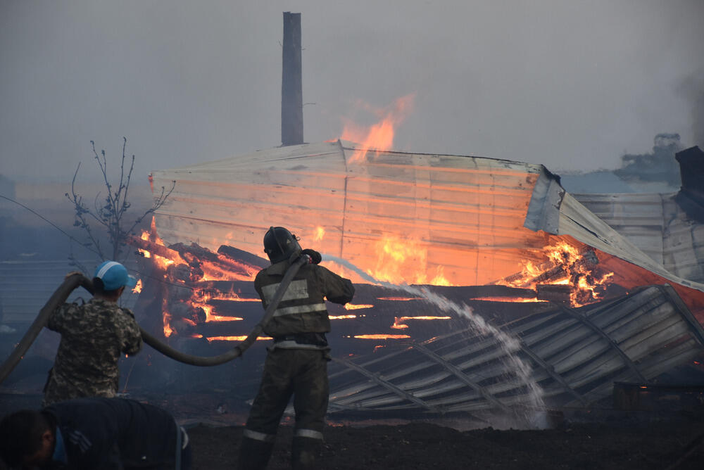 Пожар в частном секторе Петропавловска: огонь уничтожил девять домов
