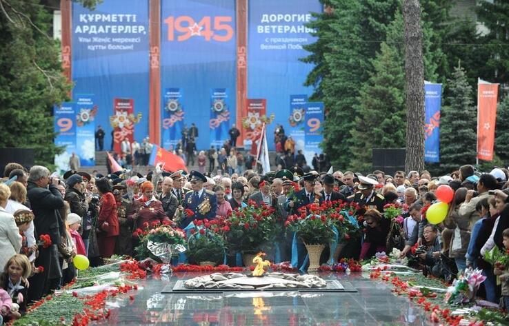 Токаев поздравил казахстанцев с Днем Победы
