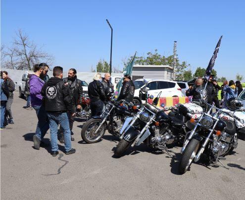 В Алматы байкеры встали на защиту бездомных животных. Фото: организаторы благотворительного марафона