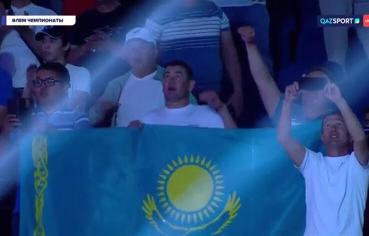 На ЧМ мира по боксу в Ташкенте казахстанцы удивили исполением гимна страны