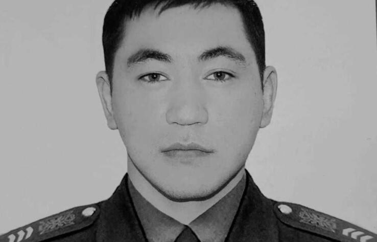 Президент посмертно наградил погибшего при тушении пожара в горах Алматы спасателя
