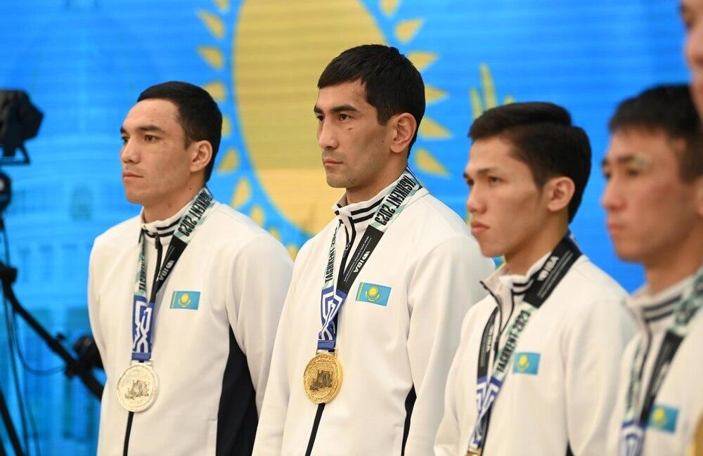 Тоқаев бокстан әлем чемпионатының жеңімпаздарын қабылдады. Сурет: Ақорда
