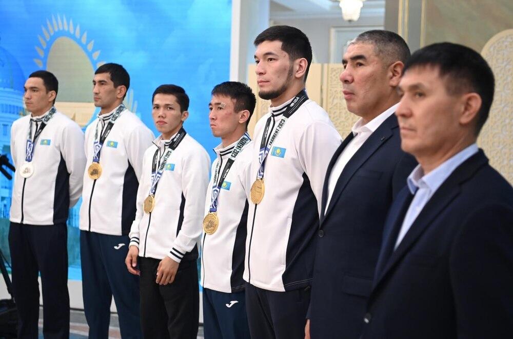 Тоқаев бокстан әлем чемпионатының жеңімпаздарын қабылдады. Сурет: Ақорда
