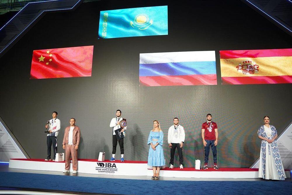 Тоқаев бокстан әлем чемпионатының жеңімпаздарын қабылдады. Сурет: instagram/boxingkazakhstan