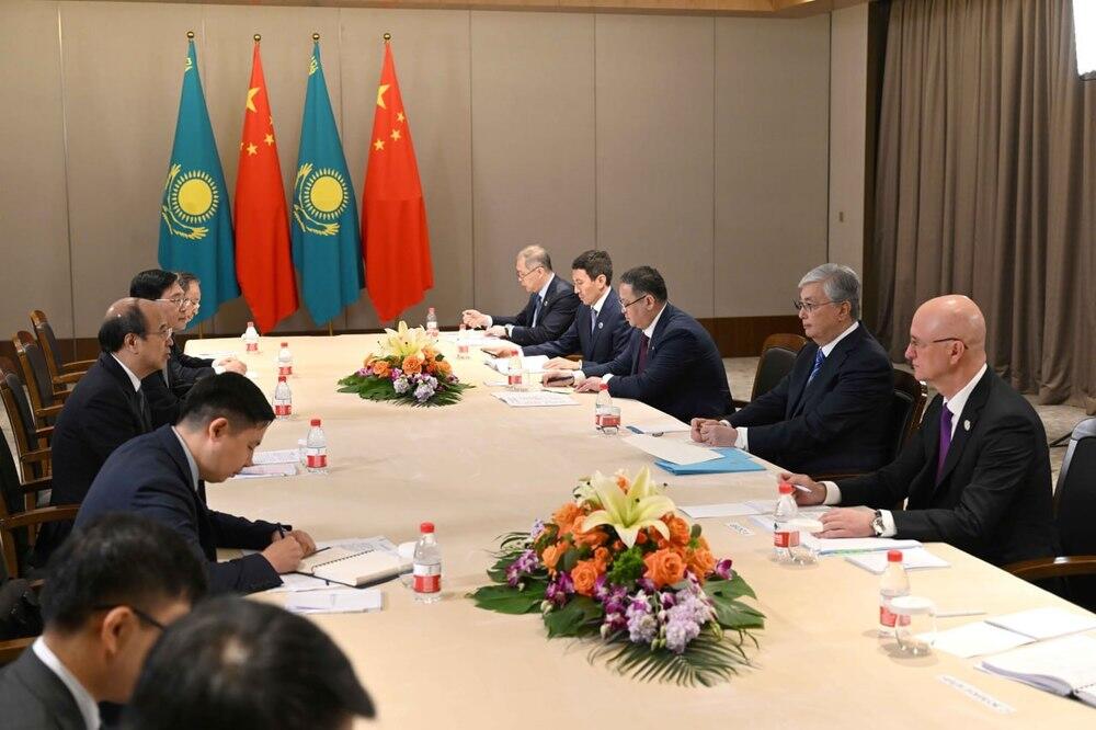 Токаев обсудил вопросы сотрудничества в сфере энергетики с главами крупных китайских компаний